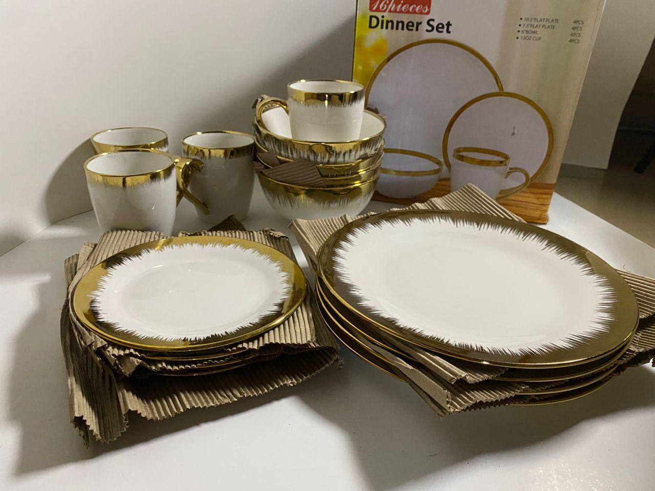 16 piece Gold dinner set - Image 2