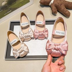 Nice shoe size 25
